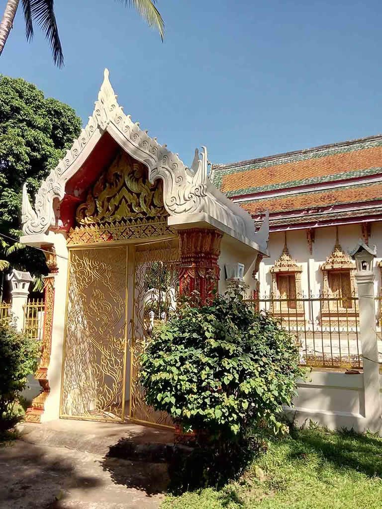 chiang mai,chiang dao cave-temple gate