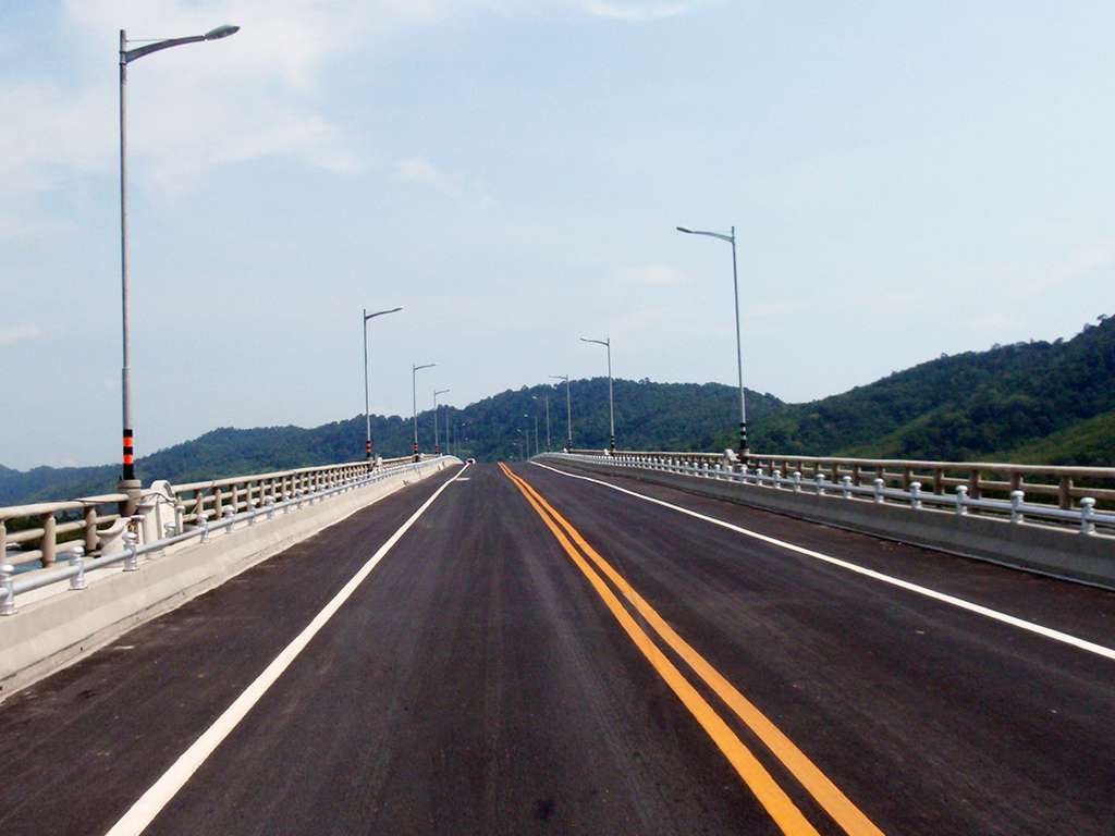 Crossing Lanta Bridge