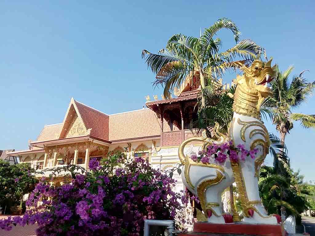 chiang mai,wiang kum kam- temple with statue