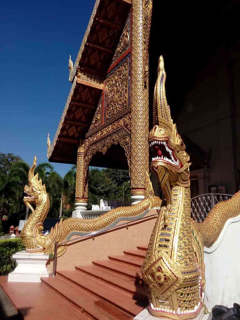 chiang mai, wat phra singh - entry backside