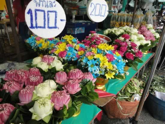 Wat Arun & Flower Market with Bangkok Sightseeing Tours by Easy Day Thailand Tours